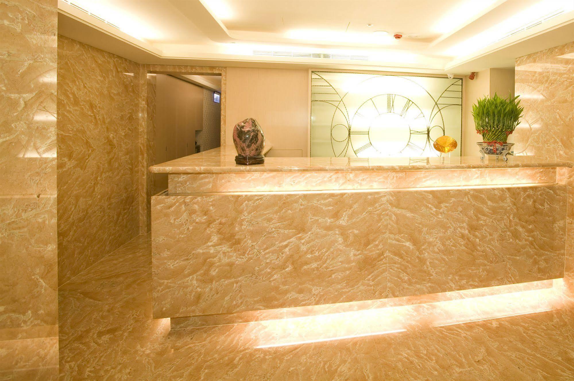 Happy Hotel Тайпей Екстериор снимка