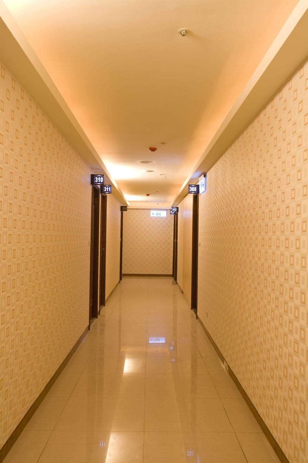 Happy Hotel Тайпей Екстериор снимка