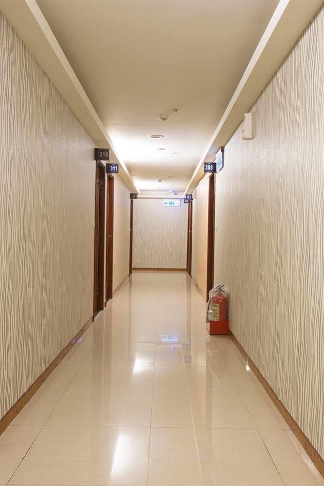 Happy Hotel Тайпей Екстериор снимка